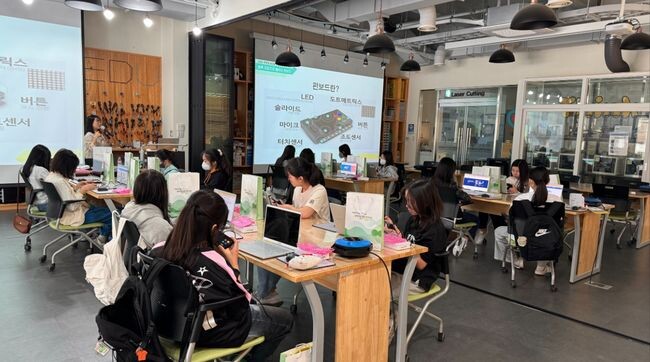 여학생, AI&middot;SW로 꿈의 날개를 달다
