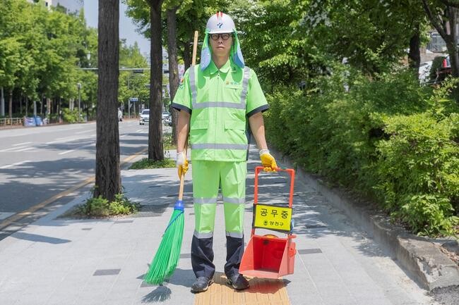 양천구, 서울시 최초 환경공무관 근무복 20년 만에 기능성으로 바꾼다