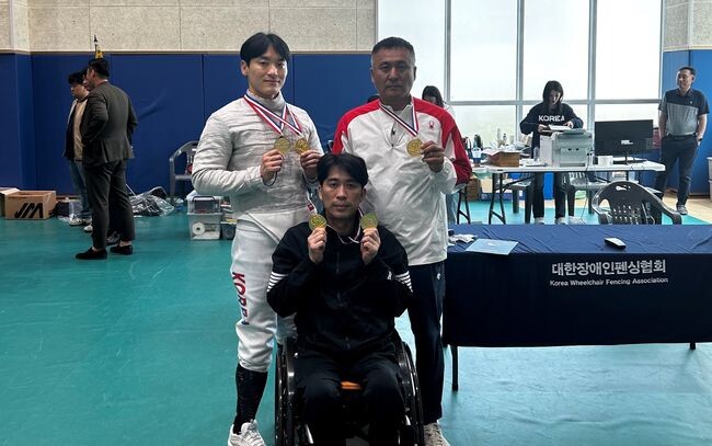 왼쪽 위 GKL휠체어펜싱팀 심재훈 선수, &nbsp;GKL휠체어펜싱팀 박상민 감독, 아래 GKL휠체어펜싱팀 박천희 선수