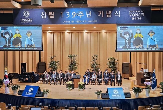 LG유플러스의 대학 메타버스 플랫폼 '유버스(UVERSE)'가 지난 11일 연세대학교 창립 139주년 기념식에서 연세대 전용 메타버스 캠퍼스 '메타연세(Meta Yonsei)'를 공개했다.