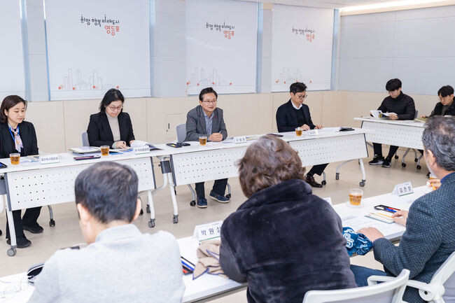 지난해 진행한 '여의도 재건축 주민간담회'