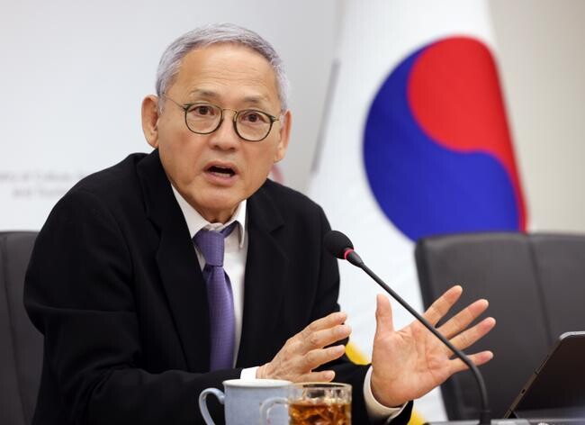 유인촌 문화체육관광부 장관이&nbsp;<span lang="EN-US">23