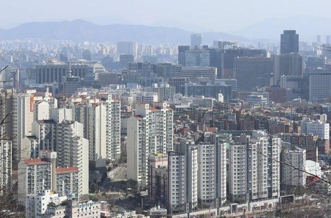 국토교통부는 법무부, 금융위원회와 공동으로 5월 23일 오후 한국부동산원에서 ‘전세사기피해자 지원 및 주거안정에 관한 특별법(전세사기 피해자법) 개정안에 대한 종합 토론회’를 개최했다. 