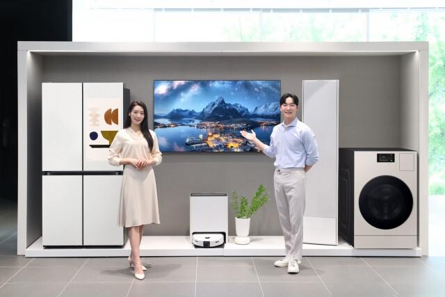 <span contenteditable="true">삼성전자 모델이 다양한 품목의 삼성 AI 가전을 소개하고 있다