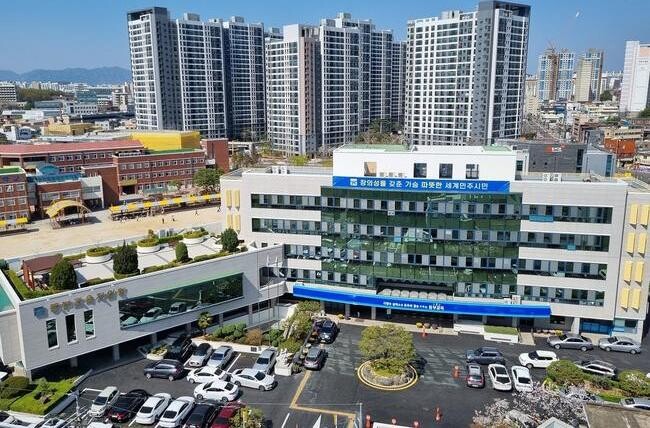 광주동부교육지원청이 교내 차량 진출입 시 교통사고 예방을 위해 차량 '출차 경보장치 설치 사업'을 실시한다고 24일 밝혔다.