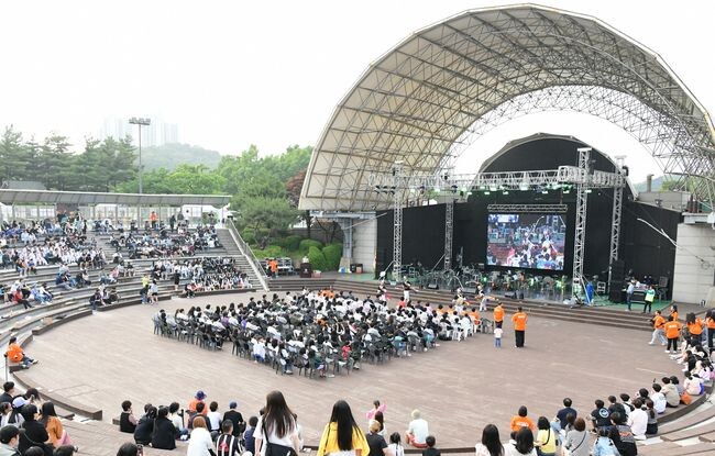 안산시는 5월 청소년의 달을 맞아 지난 25일 화랑유원지 대공연장에서 '제18회 청소년의 달 기념행사 메타 열정유'를 성공적으로 마쳤다고 27일 밝혔다.