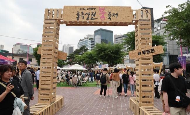 마포구는 지난 5월 25일과 26일 이틀간 홍대 레드로드 R1에서 열린 마포골목상권 '붐' 축제에 약 5만여 명의 관광객이 방문하며 대성황을 이뤘다고 밝혔다.