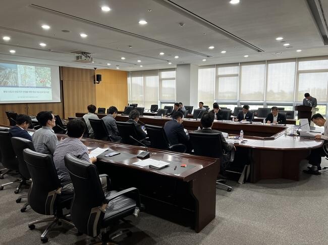 성남시는 최근 '분당신도시 선도지구 민관합동 TF추진단' 첫 회의를 개최하고 국토교통부의 '선도지구 표준평가기준'에 따른 '성남시 선도지구 공모지침'에 관해 논의했다.