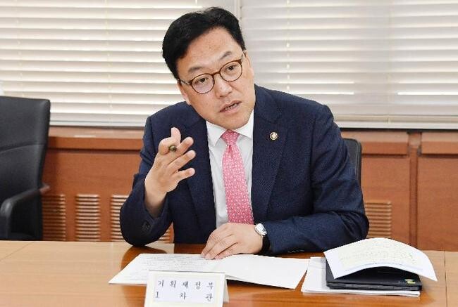 김병환 기획재정부 차관이 5월 31일 오전 서울 종로구 정부서울청사에서 열린 '물가관계차관회의'를 주재, 모두발언을 하고 있다. 