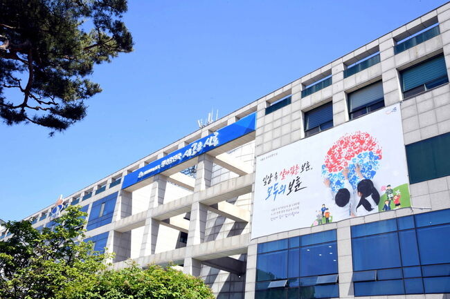 시흥시는 취약계층의 에너지 요금 부담 완화를 위한 '2024년 에너지 바우처'를 올해 12월 31일까지 신청을 받는다고 4일 밝혔다.