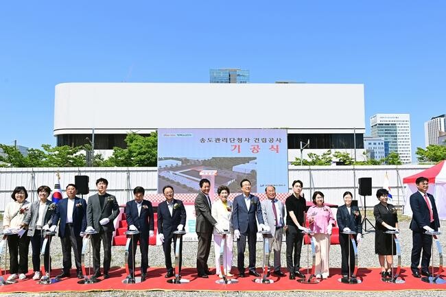 연수구가 지난 4일 송도동 178-1번지에서 제2청사 건립 기공식을 열고 본격적인 공사에 들어갔다.