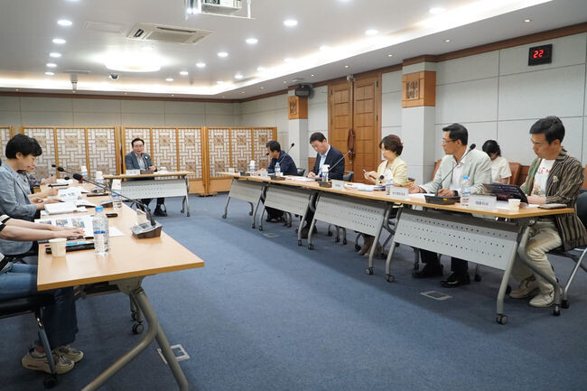 ‘나주시 남도음식거리 조성 공공시설물 제작·설치 용역 착수보고회’ 개최 장면.
