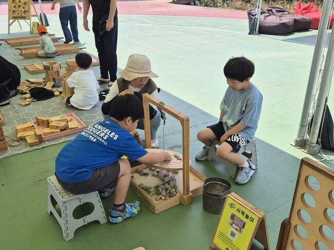 남평에서 진행된 너랑 나랑 함께 놀이 행사 장면.