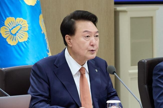 윤석열 대통령의 국정 지지율이 지난주와 동일한 수준이라는 여론조사 결과가 21일 나왔다.&nbsp;