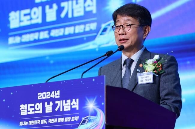 국토교통부는 6월 28일 오후 서울에서 한국철도협회, 국가철도공단, 한국철도공사, 에스알 공동주관으로 '2024 철도의 날' 기념식을 개최했다.