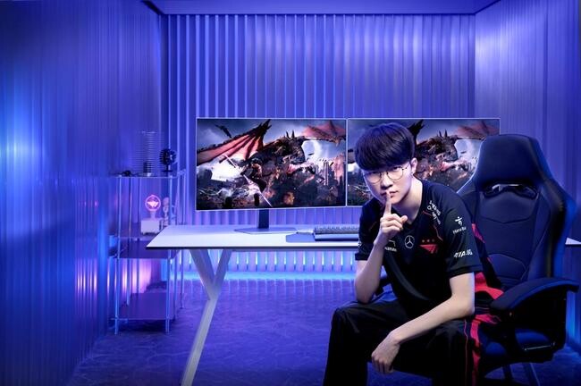 &nbsp;T1 페이커 선수가 삼성전자 OLED 게이밍 모니터 &lsquo;오디세이 OLED G8(G80SD)&rsquo;을 소개하고 있다.&nbsp;