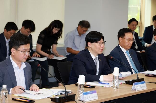 김소영 금융위원회 부위원장은 4일 오전 서울 마포구 마포 프론트원에서 정부 관계부처 및 정책금융기관과 함께 개최한 제7차 정책금융지원협의회를 주재하고 있다. 
