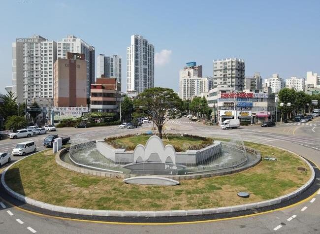 미추홀구, 새 단장 끝낸 숭의로터리 분수대 가동 시작
