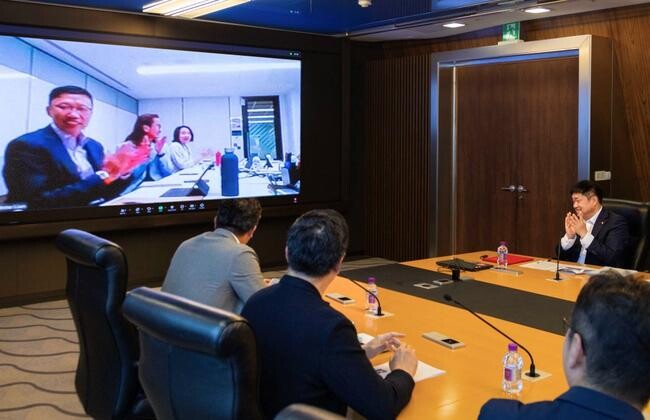 SKT는 싱가포르 1위 통신사 싱텔과 AI 기술의 통신망 적용, 5G 네트워크 슬라이싱 기술 적용사례 개발, 6G 기술 준비 등 5G 및 차세대 통신 기술 협력 업무협약(MOU)을 체결했다. 