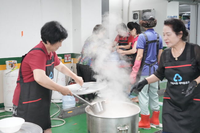 장위1동 북서울새마을금고, 삼계탕 400인분으로 이웃사랑 실천