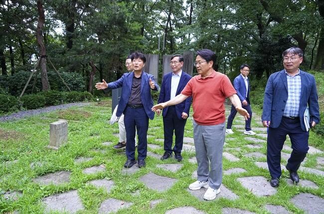 강기정 광주광역시장은 지난 10일 오후 광주사직공원 전망대에서 '정책소풍'을 열어 현장 의견수렴에 나섰다.