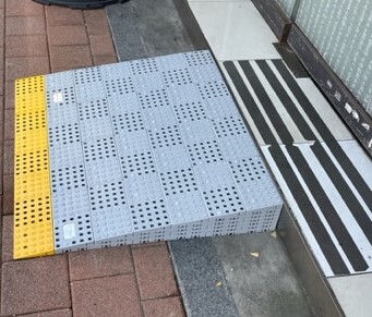 광진구가 소규모 사업장을 대상으로 경사로 설치를 지원한다.