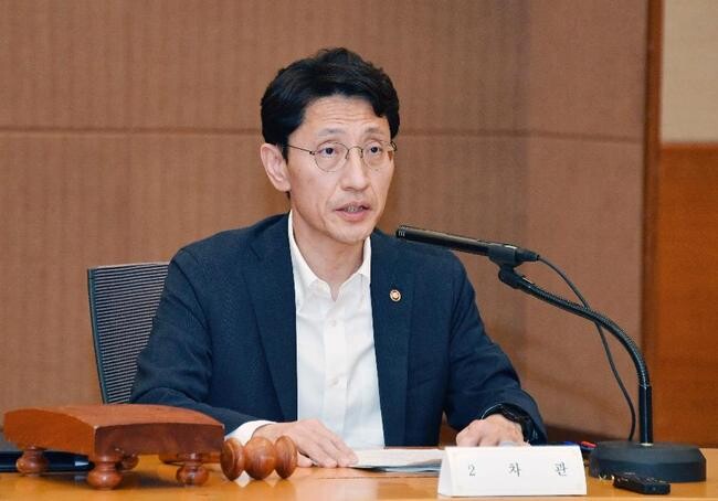 김윤상 기획재정부 차관이 7월 11일 오후 서울 서초구 서울지방조달청에서 열린 '2024년 제5차 재정사업평가위원회'를 주재, 모두발언을 하고 있다.&nbsp;