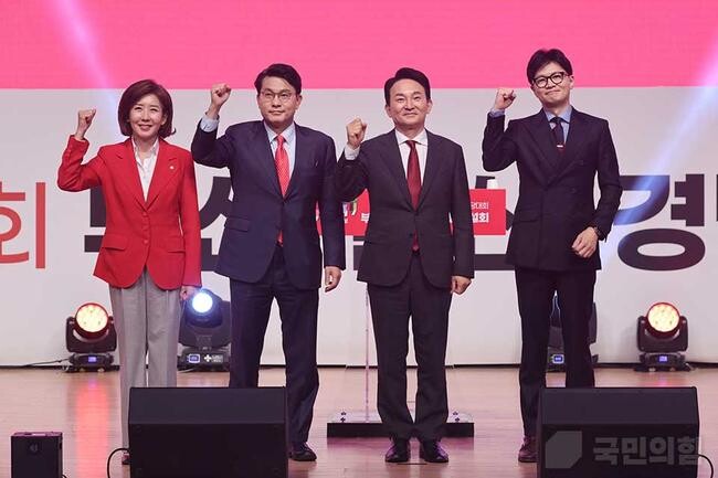 10일 오후 부산광역시 해운대 벡스코에서 국민의힘 제4차 전당대회 부산&middot;울산&middot;경남 합동연설회에 참석한 당대표 후보자 원희룡&middot;한동훈&middot;윤상현&middot;나경원 후보의 연설이 진행되었다.&nbsp;