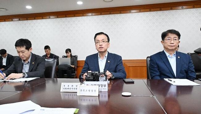 최상목 부총리 겸 기획재정부 장관이 7월 18일 오후 서울 종로구 정부서울청사에서 열린 '제7차 부동산관계장관회의'를 주재, 모두발언을 하고 있다.
