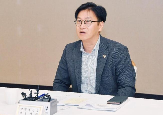 김범석 기획재정부 차관이 7월 19일 오전 서울 종로구 정부서울청사에서 열린 '제43차 경제관계차관회의'를 주재, 모두발언을 하고 있다.&nbsp;