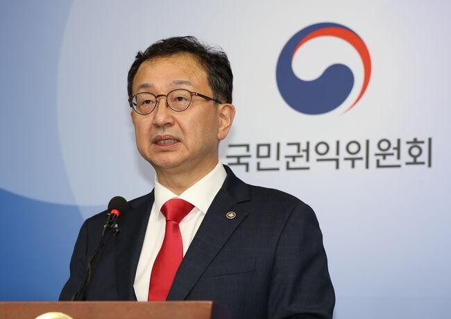 정승윤 국민권익위원회 부위원장이 22일 정부세종청사에서 이날 열린 전원위원회 심의&middot;의결 결과를 발표하고 있다. &nbsp;