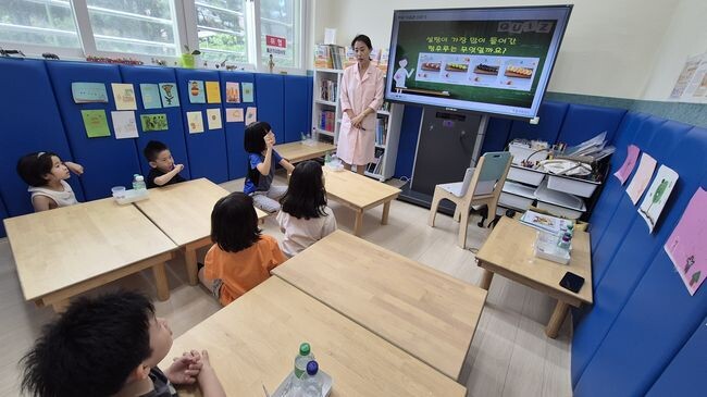 서울 중구는 관내 9개소 학교안 초등돌봄센터와 8개소 우리동네키움센터에서 8월 30일까지 초등학생을 대상으로 영양교육을 실시한다.&nbsp;