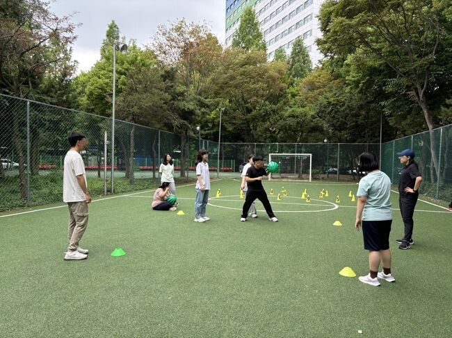 관학협력사업의 일환으로 한국성서대학교에서 진행한 장애인 교육 장면(몸튼튼교실 &ndash; 장애인 건강 신체활동 프로그램)