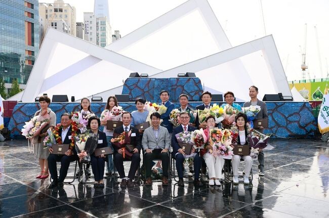 지난해 9월 22일 ‘송파구민상’에 선정된 구민들