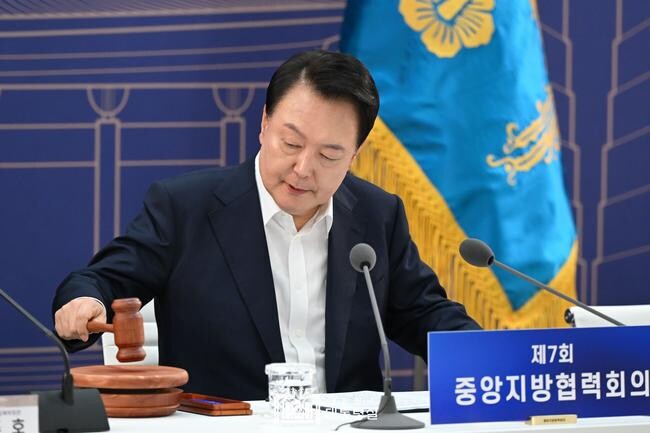 윤석열 대통령이 25일 충남도청에서 열린 제7차 중앙지방협력회의를 주재하고 있다.&nbsp;