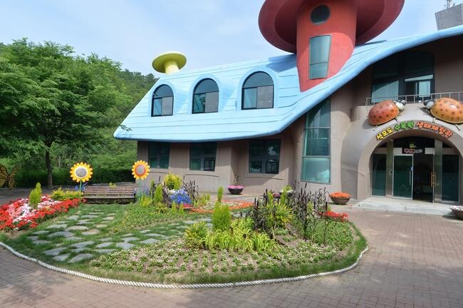 강화군이 올여름 휴가지로 각광받고 있는 강화 1박 2일 코스와, 2박 3일 코스 홍보에 열을 올리고 있다.