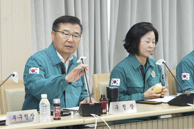 &nbsp;폭염 재난안전대책본부 회의에 참석한 류경기 중랑구청장