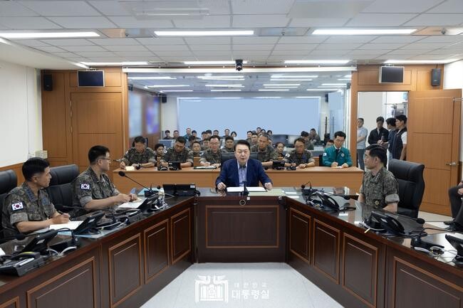 윤석열 대통령은 지난 9일 계룡대 전시지휘시설(U-3)을 방문해 '24년 을지 자유의 방패(UFS, Ulchi Freedom Shield) 연습 준비상태를 점검하고, 장병들을 격려했다.&nbsp;
