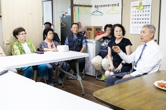 윤환 계양구청장, 경로당 순회 방문으로 폭염 속 어르신 안부 챙겨