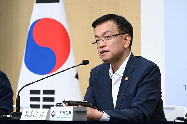 최상목 부총리 겸 기획재정부 장관이 지난 8월 22일 정부세종청사에서 열린 '2025년 예산안 및 2024-2028년 국가재정운용계획 상세브리핑'에서 모두발언을 하고 있다.&nbsp;