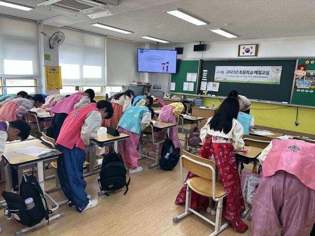 강북구 초등학교 예절교실 '전통 예절부터 사이버 예절까지' 호응 높아
