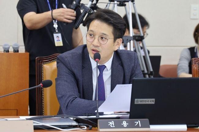 국회 국토교통위원회 소속 더불어민주당 전용기 의원(경기 화성정)