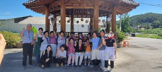 보은군 수한면 발산리, 찾아가는 '문화로 청춘 사업' 원두막 전시회 열어