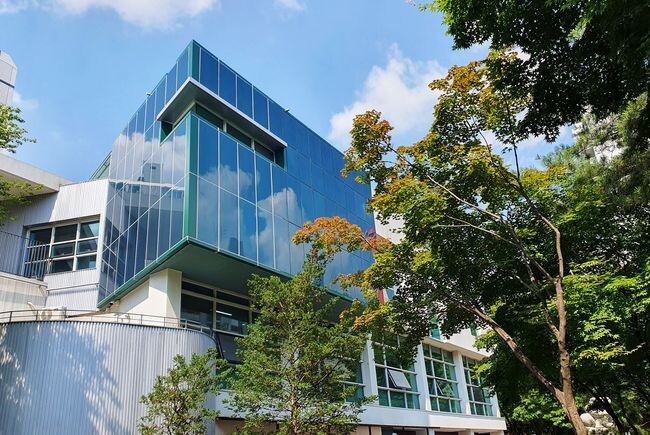 건물일체형 컬러 태양광 발전시설(BIPV)이 설치 된 노원어린이도서관&nbsp;