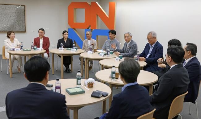 유인촌 문화체육관광부 장관이 <span lang="EN-US">4
