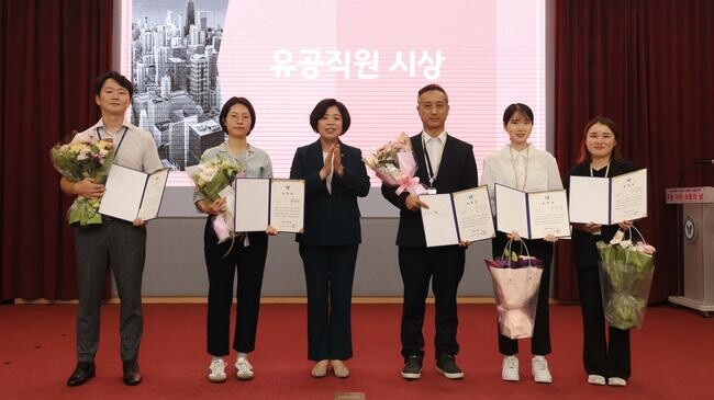 과천시, '2024년 상반기 적극행정 우수공무원'에 표창 수여