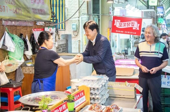 인천 서구, 추석 명절맞이 전통시장 방문으로 상인 격려