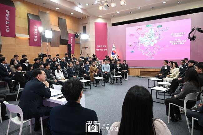 국토교통부 대도시권광역교통위원회는 9월 11일 '수도권 서부지역 교통편의 제고방안'을 발표한다. 사진은 지난 1월 25일 대통령 주재로 열린 '출퇴근 30분 시대, 교통격차 해소를 위한 민생토론회 모습. 