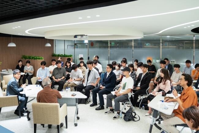 국토교통부는 9월 12일 오전 정동 국토발전전시관에서 진현환 제1차관 주재로 ‘야마모토 리켄-청년 건축인 타운홀 미팅’을 개최했다. 