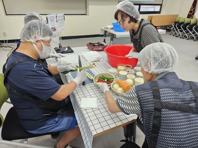 문 열고 밖으로, 쇼핑하고 밥 만들고&hellip; 성북구 1인가구 고립 해소&nbsp;